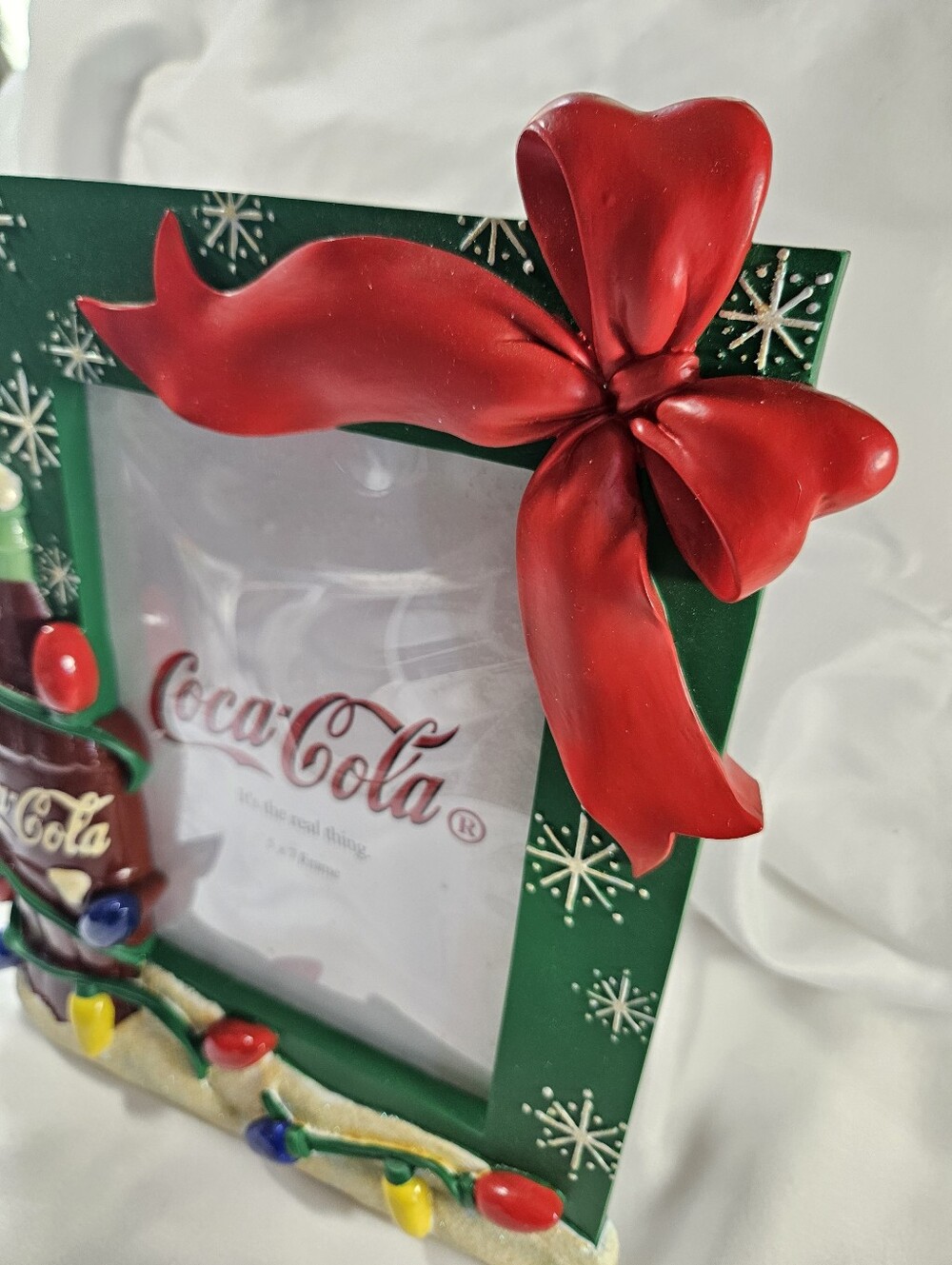Coca-Cola Christmas design 5x7 inch photo frame with coke bottle, lights, & bow - Picture 4 of 10